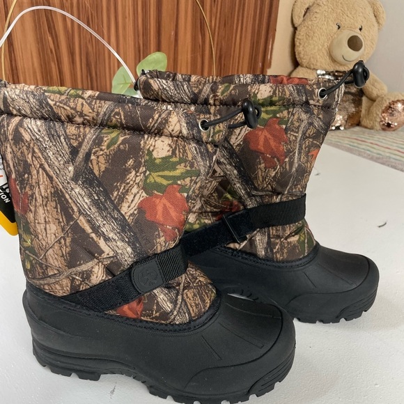 Kids snow boots size 4 - Picture 1 of 3